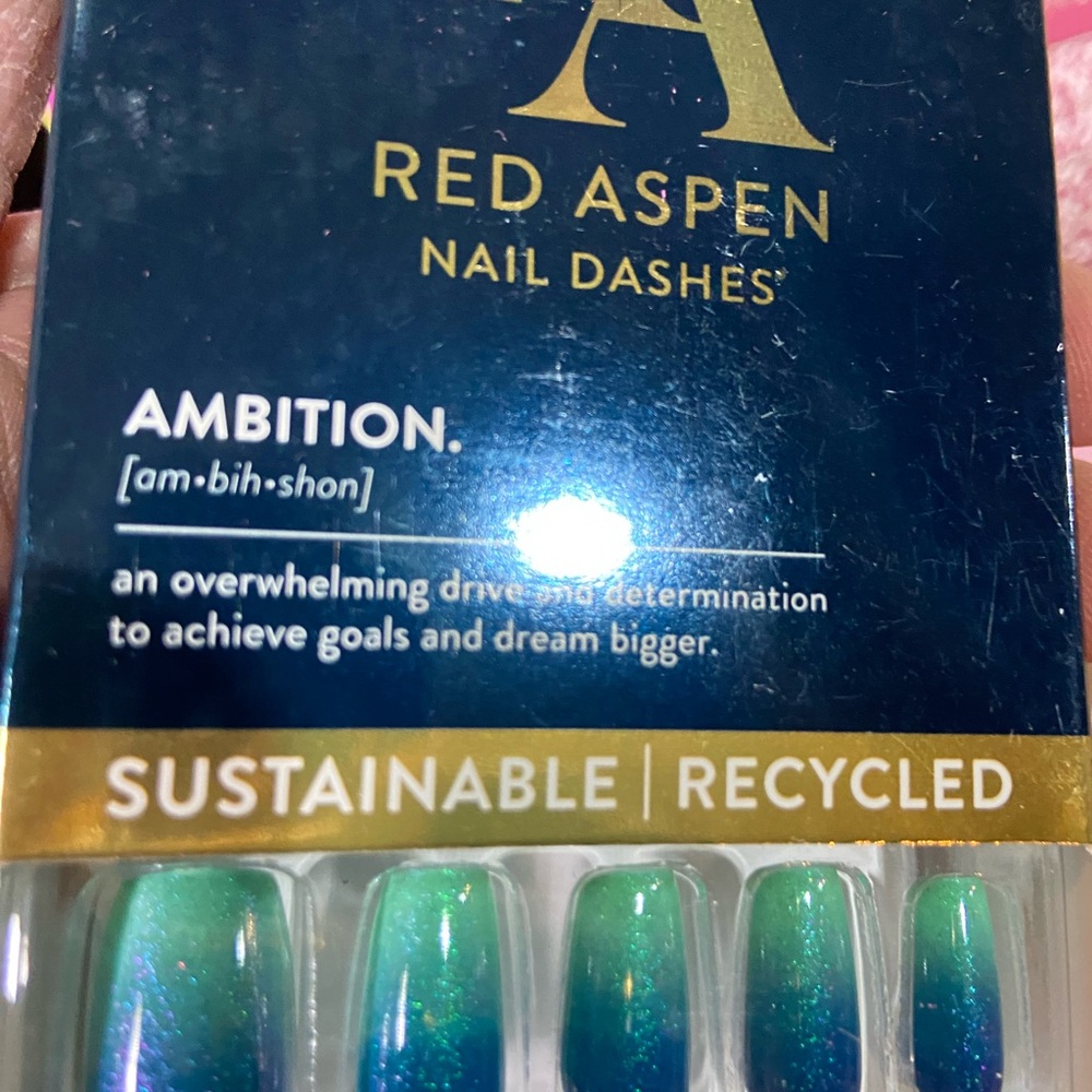 Red Aspen Ambition Nail Dashes